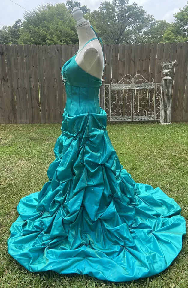 Wunderschönes, langes, elegantes Ballkleid aus Satin mit Vintage-Riemen in Grün, gh3311