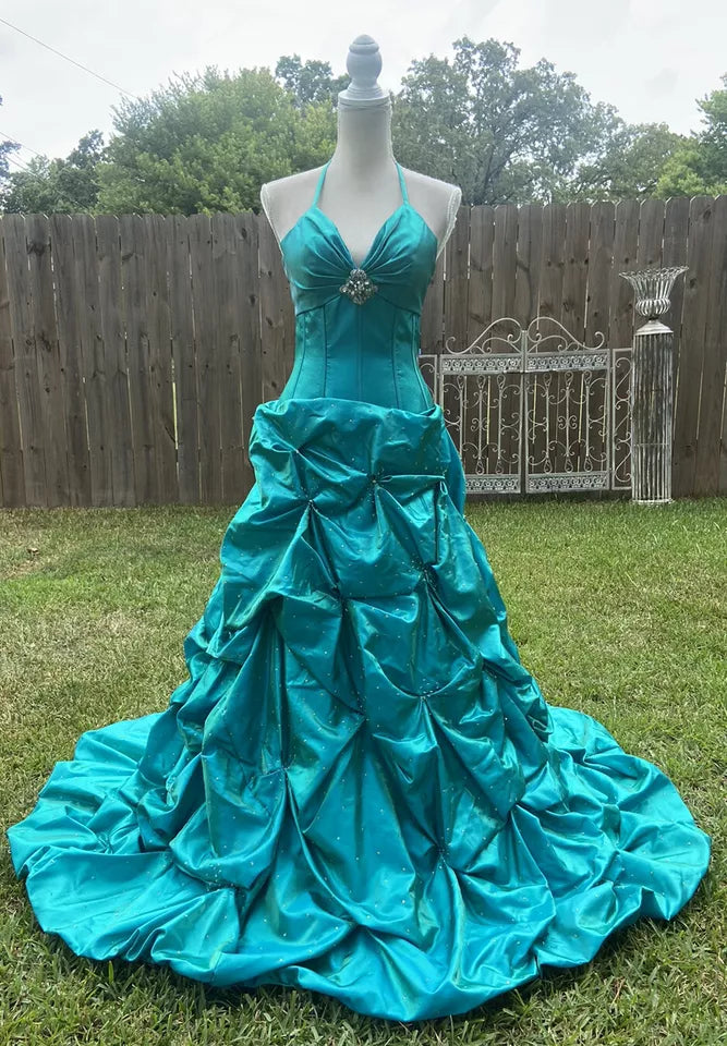 Wunderschönes, langes, elegantes Ballkleid aus Satin mit Vintage-Riemen in Grün, gh3311