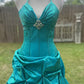 Wunderschönes, langes, elegantes Ballkleid aus Satin mit Vintage-Riemen in Grün, gh3311