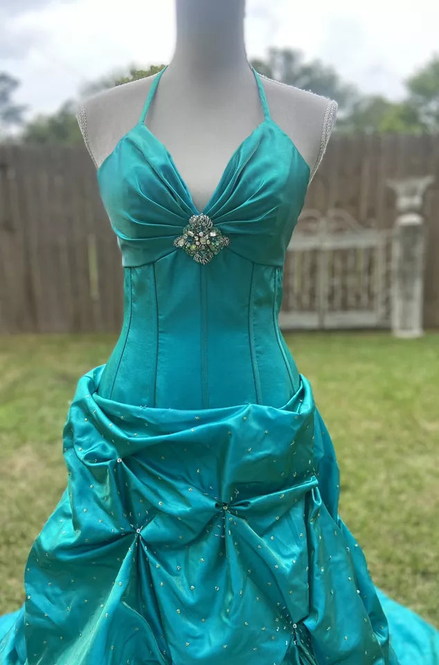 Wunderschönes, langes, elegantes Ballkleid aus Satin mit Vintage-Riemen in Grün, gh3311