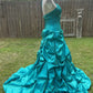 Wunderschönes, langes, elegantes Ballkleid aus Satin mit Vintage-Riemen in Grün, gh3311