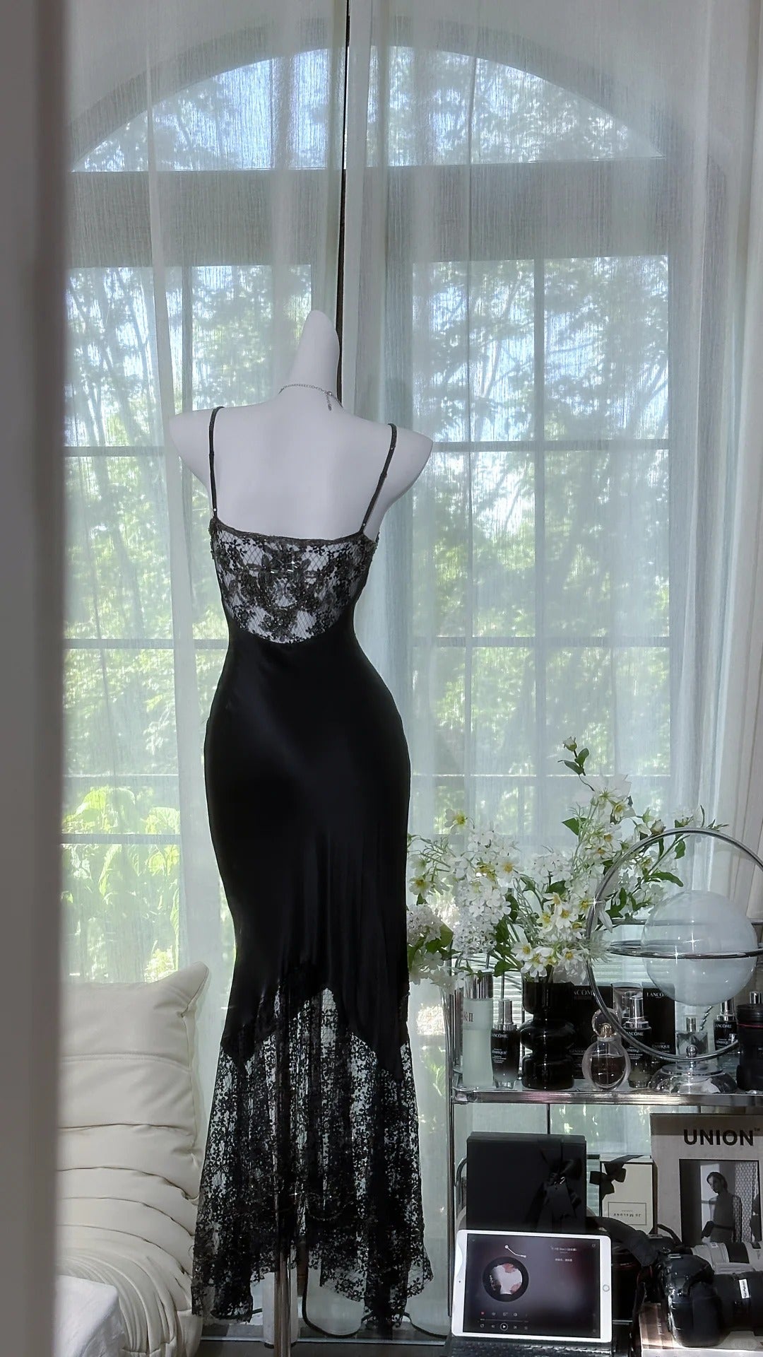 Schwarzes glänzendes Vintage-Kleid mit exquisiter Perlen-Satinspitze, langes Heimkehrkleid, Ballkleid, Abendkleid, Partykleid, gh4823