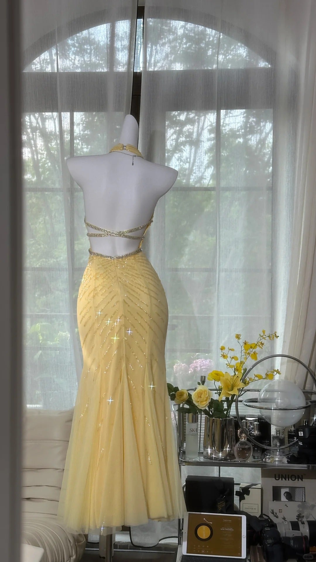 Robe de soirée longue en mousseline de soie jaune brillante et perlée gh4745