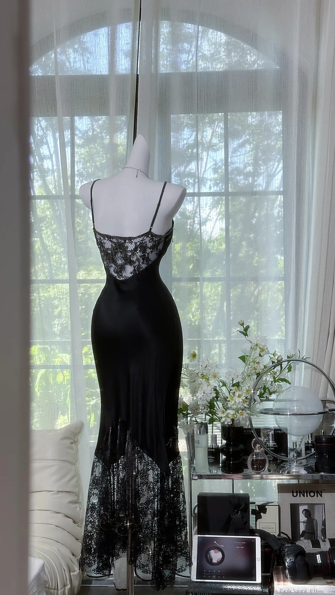 Schwarzes glänzendes Vintage-Kleid mit exquisiter Perlen-Satinspitze, langes Heimkehrkleid, Ballkleid, Abendkleid, Partykleid, gh4823