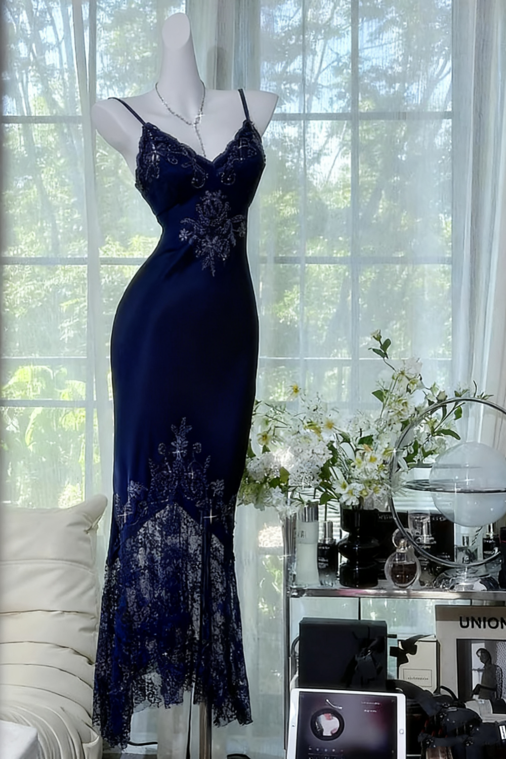 Schwarzes glänzendes Vintage-Kleid mit exquisiter Perlen-Satinspitze, langes Heimkehrkleid, Ballkleid, Abendkleid, Partykleid, gh4823