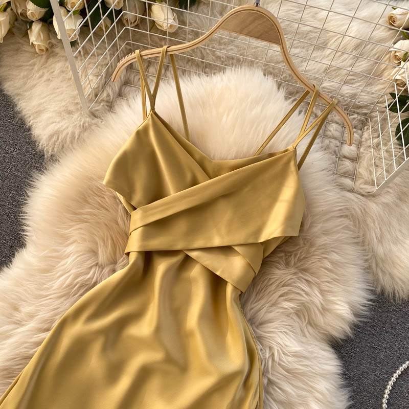 Robe courte en satin à la mode 10944