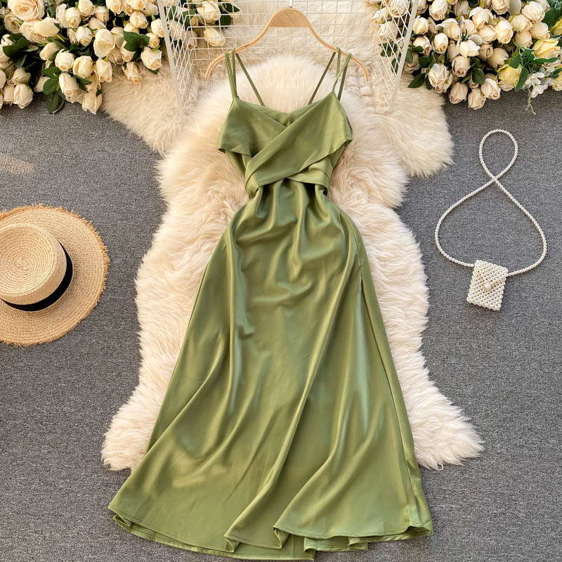 Robe courte en satin à la mode 10944
