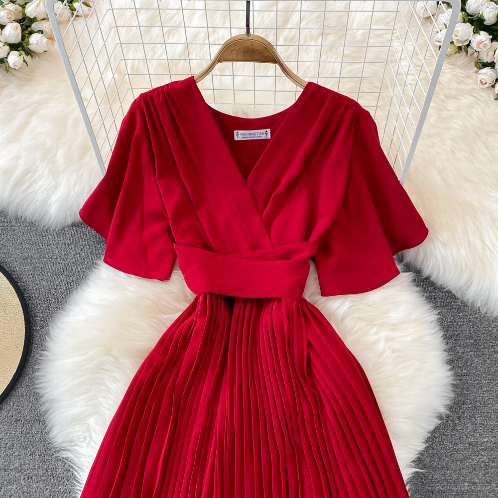 Einfaches kurzes Kleid mit V-Ausschnitt A-Linie Modekleid 10728
