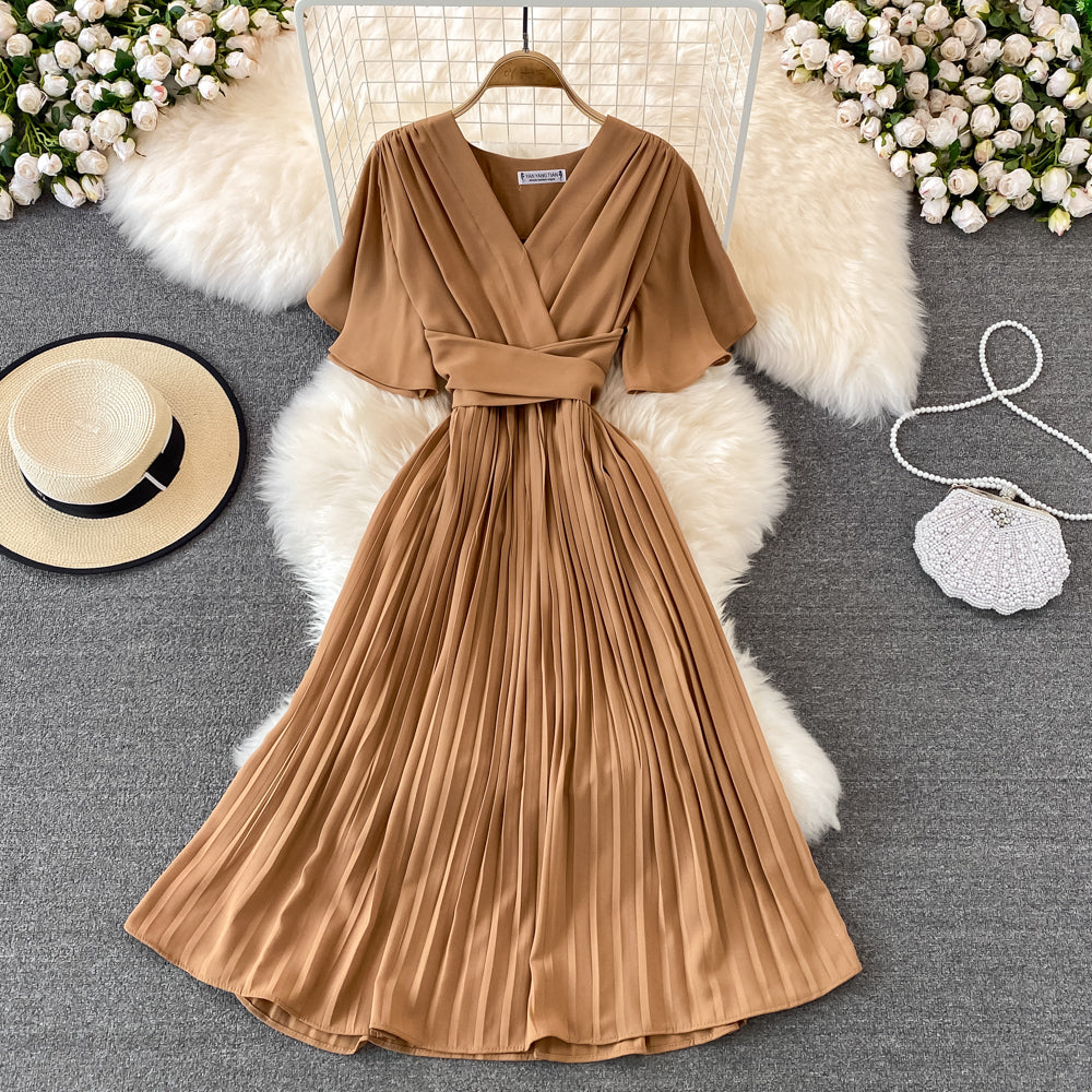 Einfaches kurzes Kleid mit V-Ausschnitt A-Linie Modekleid 10728
