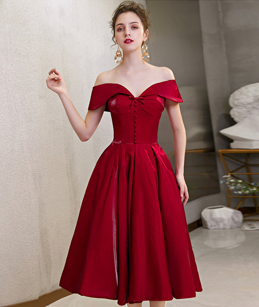 Jolie robe de bal courte en satin bordeaux 8393