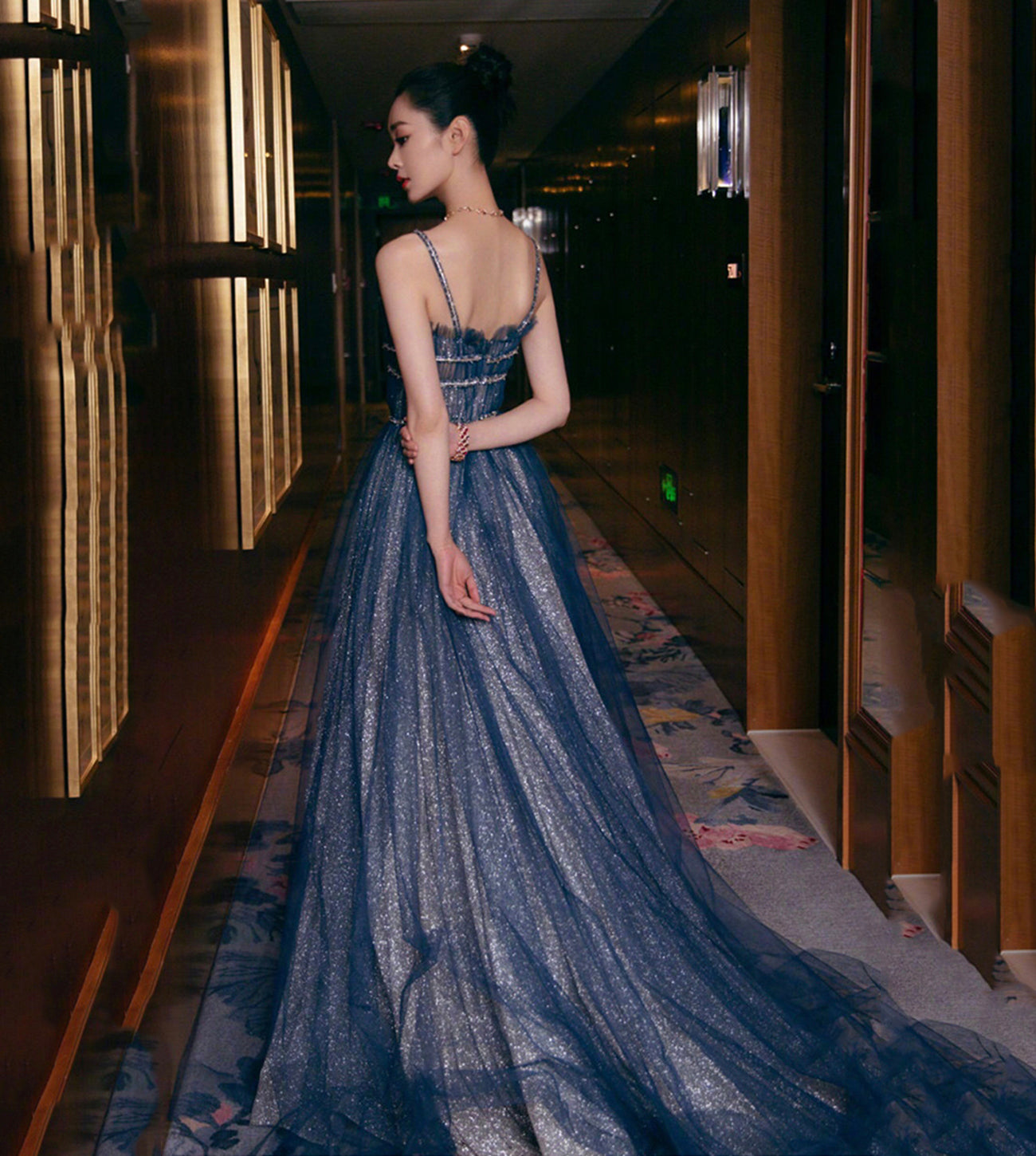 Robe de soirée longue en tulle bleu brillant 8582