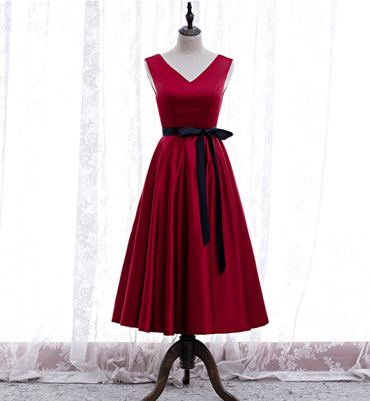 Robe de bal en satin bordeaux à col en V 8394