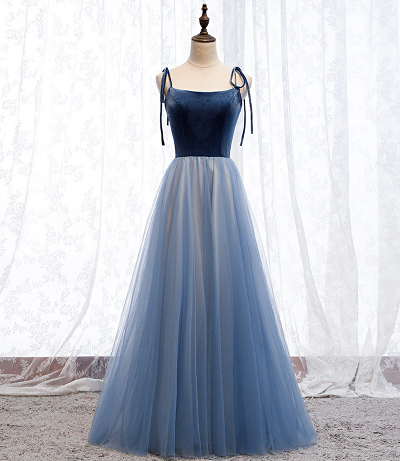 Robe de soirée longue en tulle et velours bleu 8637