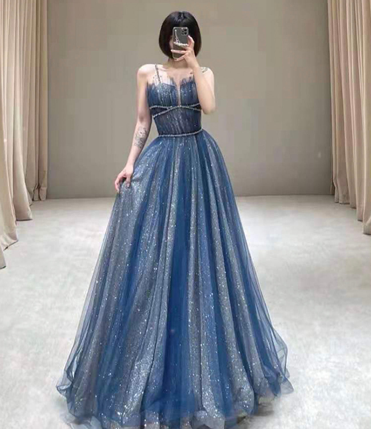 Robe de soirée longue en tulle bleu à paillettes 10583