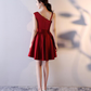 Belle mini robe de soirée asymétrique en satin rouge foncé, robe de soirée rouge vin gh424
