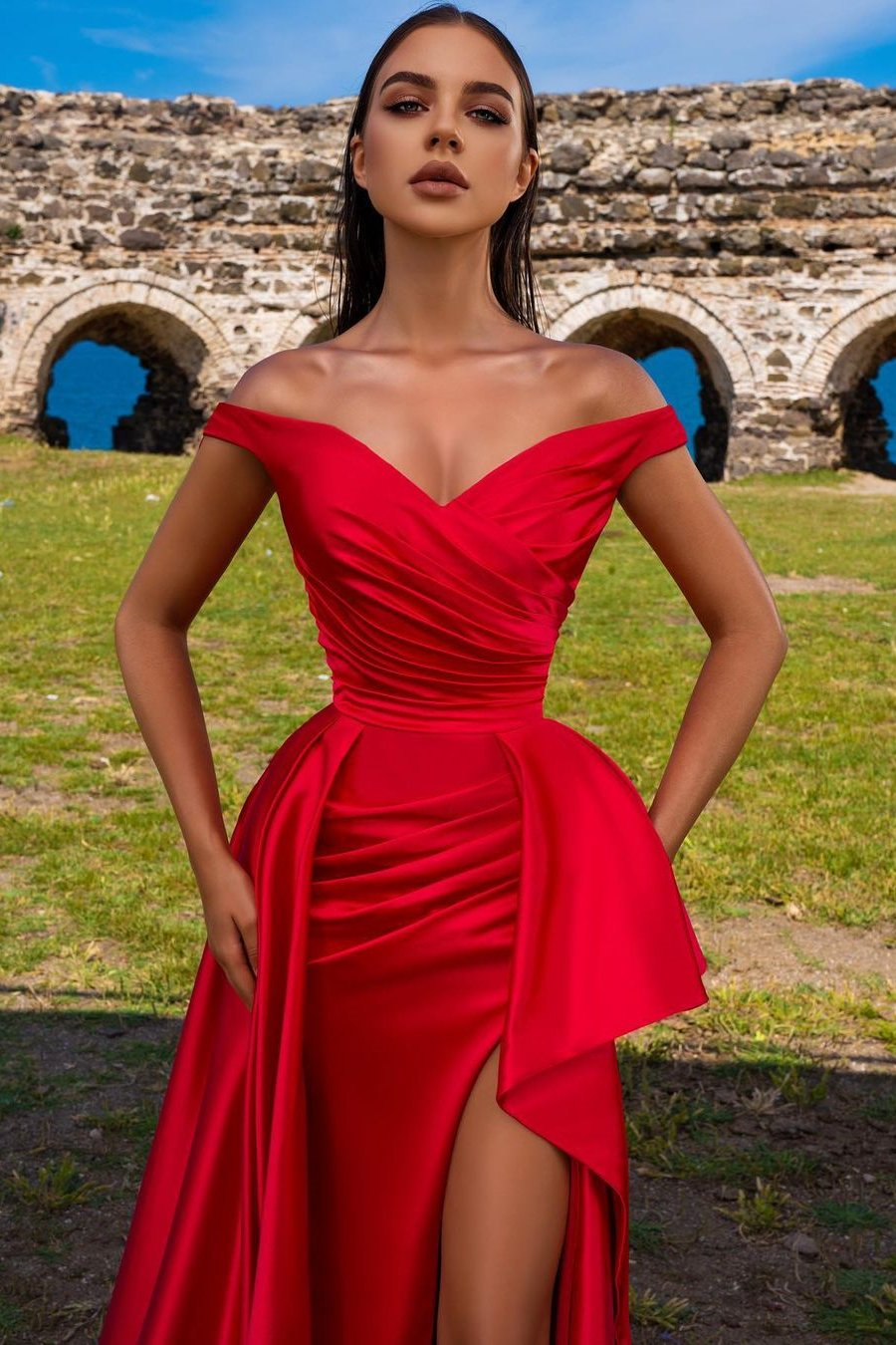 Rotes schulterfreies Meerjungfrauen-Abschlussballkleid mit Schlitz gh664