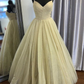Stilvolles dunkelgelbes Ballkleid mit V-Ausschnitt und offenem Rücken, glänzendes dunkelgelbes formelles Abendkleid mit V-Ausschnitt, glitzerndes gelbes Ballkleid gh2479