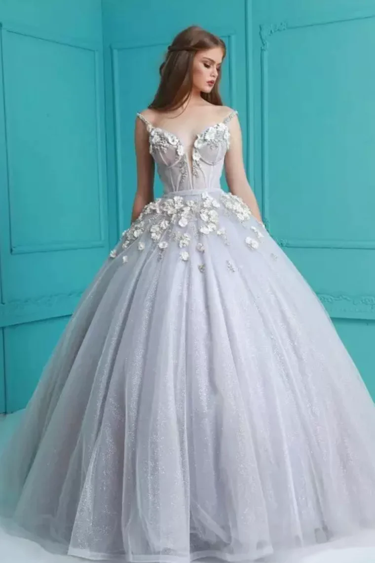 2024 Ball Gown Spaghetti Straps Quinceanera Dresses With Handmade Flowers Tulle  gh2069