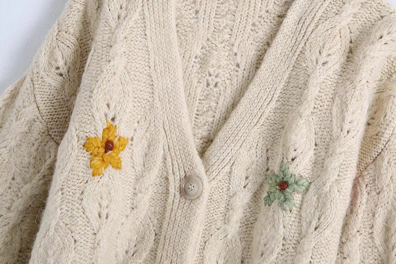Langärmliger, lockerer Strickmantel mit Blumenstickerei und V-Ausschnitt 7727