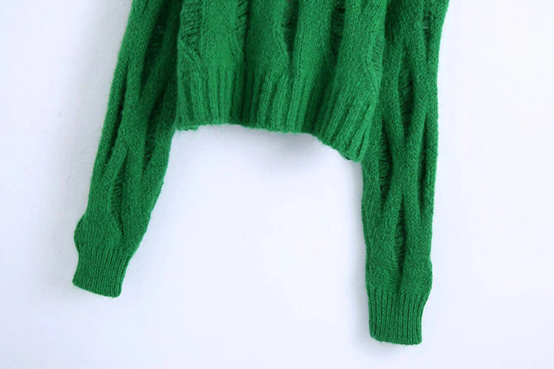 Lochverzierter Pullover mit Stehkragen 7714