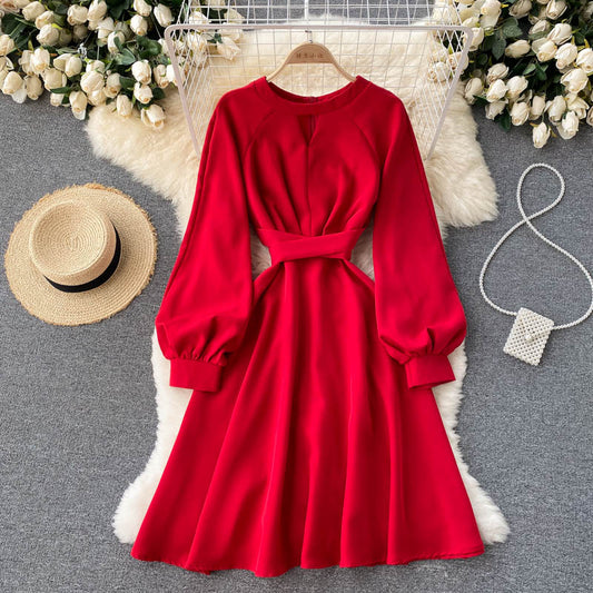 Süßes langärmliges A-Linien-Modekleid 415