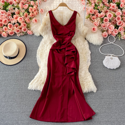 Rotes Modekleid mit V-Ausschnitt 423