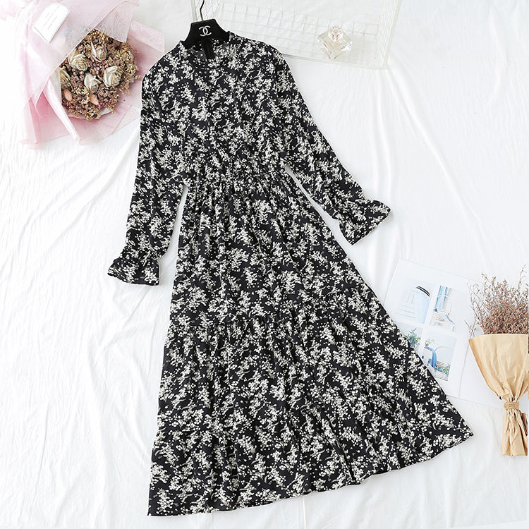 Ein langer Retro-Rock der französischen Minderheit mit einem großen Kleid und einer Fee 2477