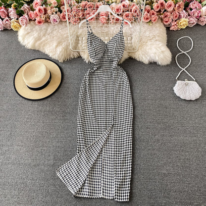 Robe élégante à col en V et dos ouvert 3308