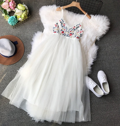 Robe bouffante taille haute en maille fine brodée de fleurs 3397