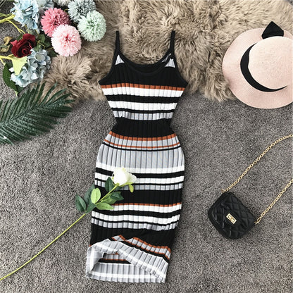 Robe cache-coeur en tricot à bretelles et rayures colorées 3278