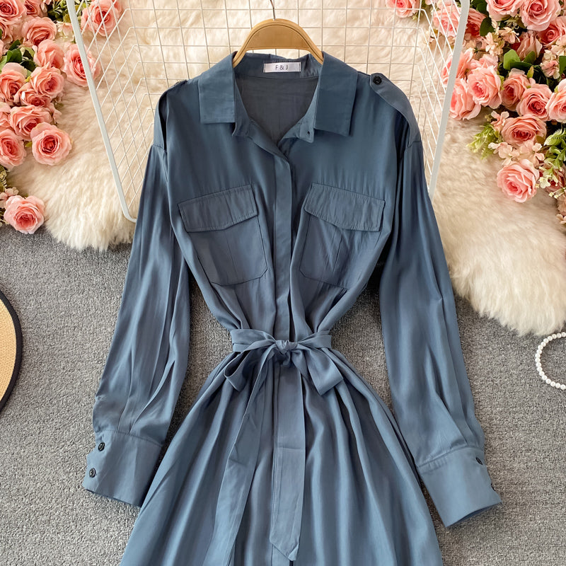Robe mi-longue ample et ajustée à revers simple boutonnage 3245