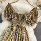 Robe fleurie à taille fine et col carré avec manches bouffantes 3053