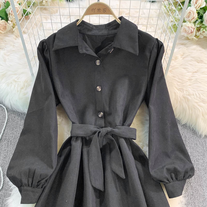 Robe en velours côtelé à manches longues et revers à manches bouffantes 3393