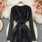 Robe taille haute en satin avec décolleté en V fin et irrégulier 3352