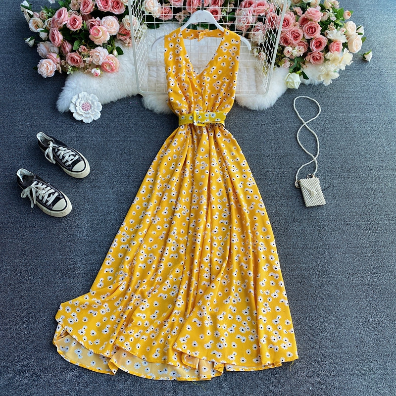 Robe en mousseline de soie à col en V et jupe fleurie 3414