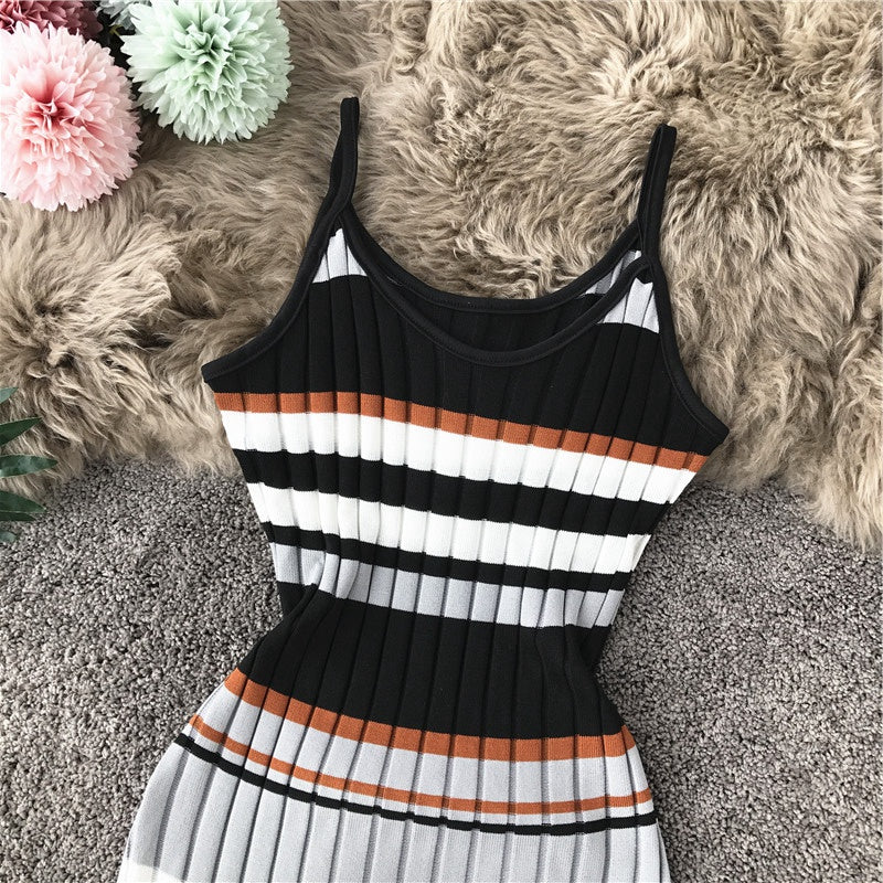 Robe cache-coeur en tricot à bretelles et rayures colorées 3278