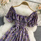 Robe fleurie à taille fine et col carré avec manches bouffantes 3317