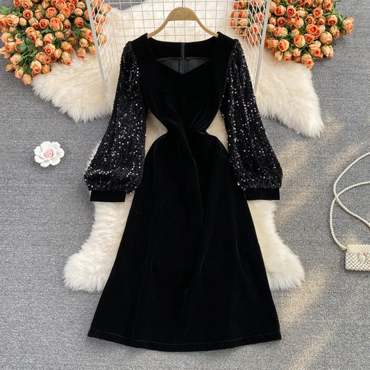 Robe moulante fendue à manches bouffantes et sequins cousus en velours 3109