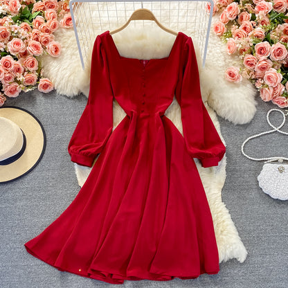 Robe fine rouge à taille haute et col carré 3255