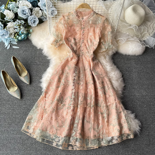 Robe à col montant avec broderies en dentelle de tempérament 3319