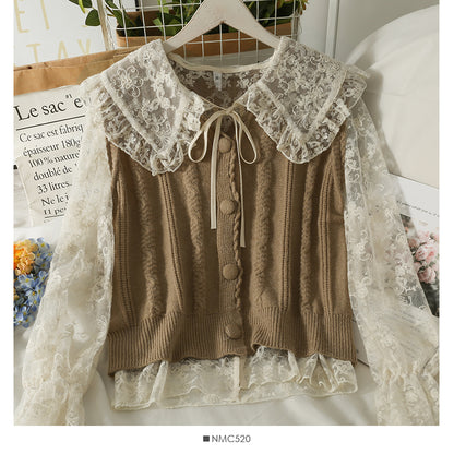 Chemise à fond en dentelle avec gilet en tricot à rayures verticales 1714