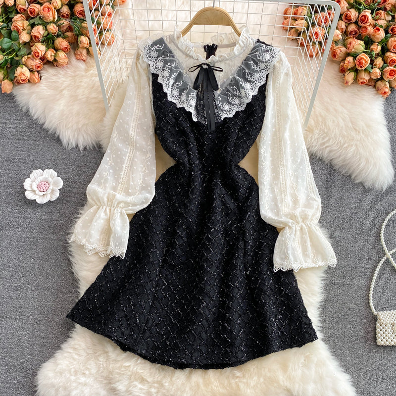Robe en tweed à volants avec col montant et coutures en dentelle vieillie douce 2919
