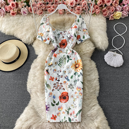 Robe moulante à col carré et manches bouffantes 3161