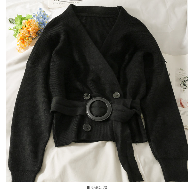 Pull à manches longues et col en V croisé de conception de niche française 1972
