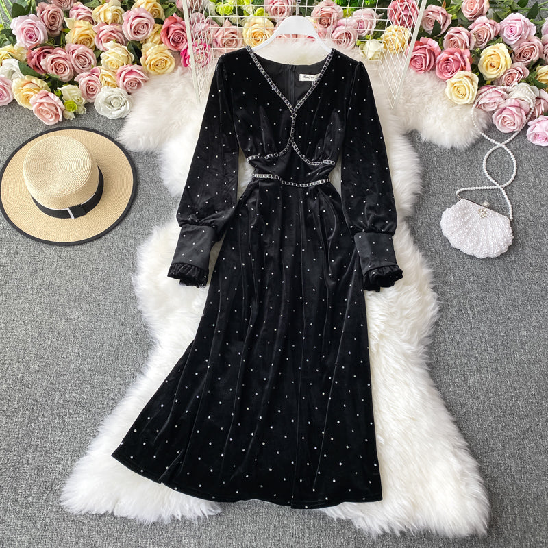 Robe noire vintage style Hepburn petite taille fermée en velours doré 2949