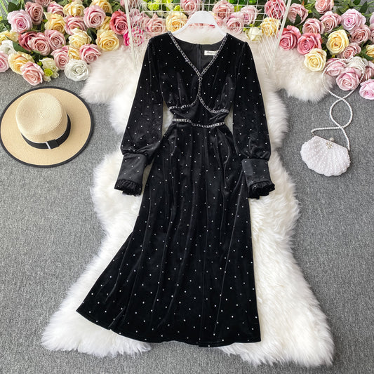 Robe noire vintage style Hepburn petite taille fermée en velours doré 2949