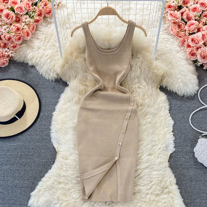 Robe à bretelles en tricot à taille étroite et boutonnage simple 2898