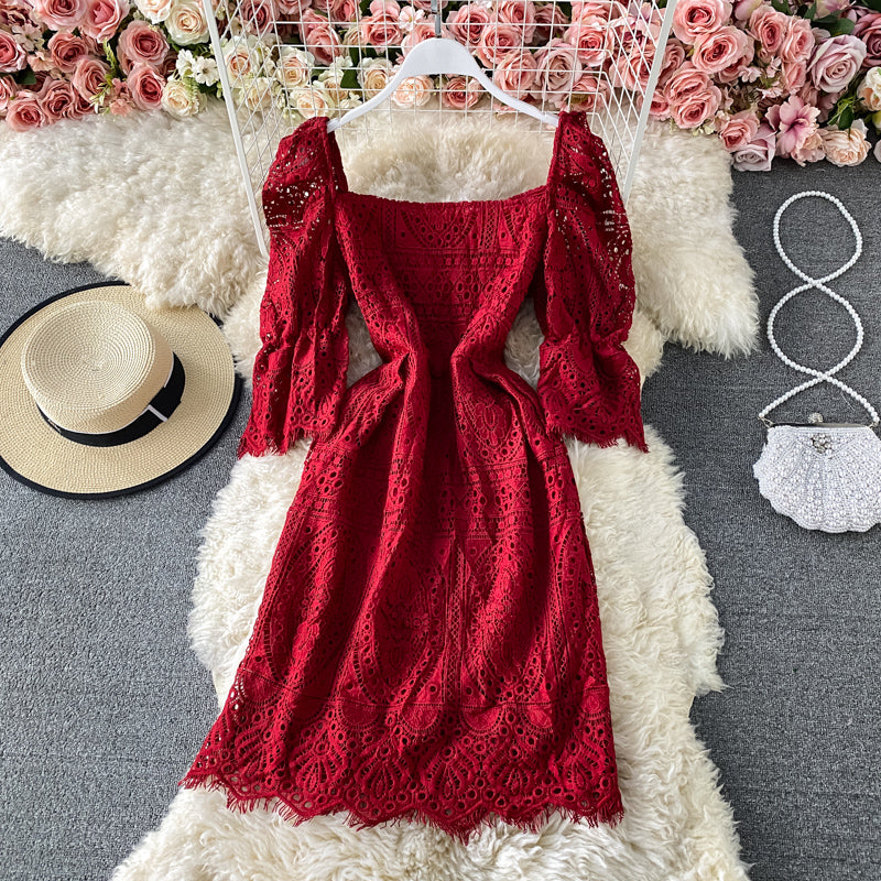 Robe moulante à manches bouffantes et découpes en dentelle de style étranger 2891