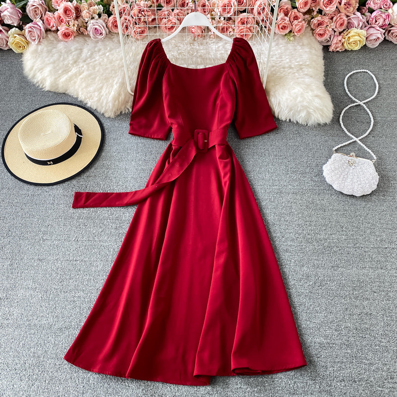 Robe moulante à col carré et manches bouffantes avec lacets à la taille et dos nu 3170