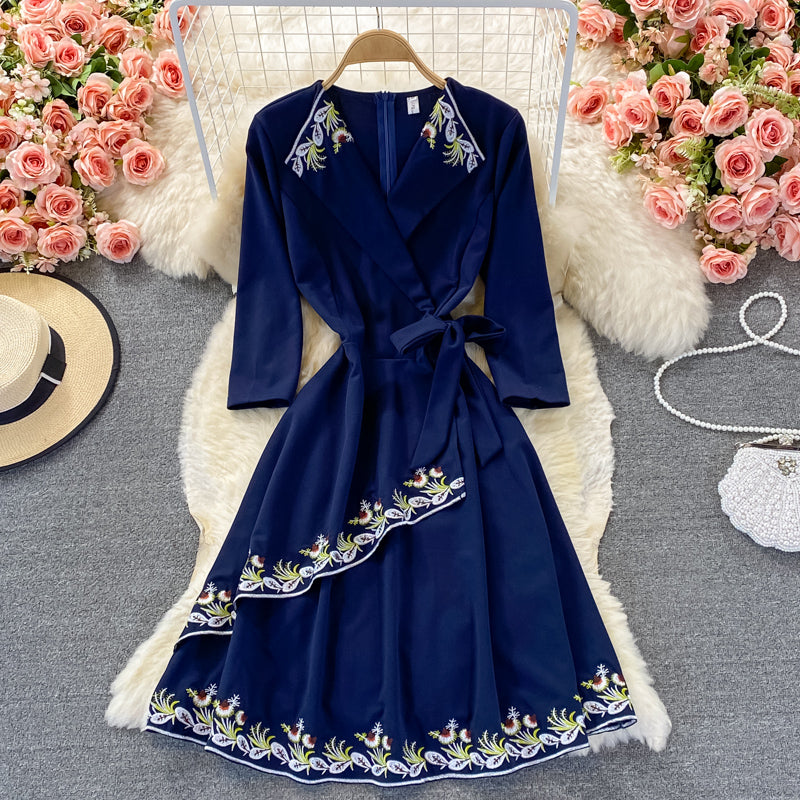 Jupe à lacets à col en V Temperament Robe brodée à volants 3250